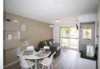 342791032_381300x900