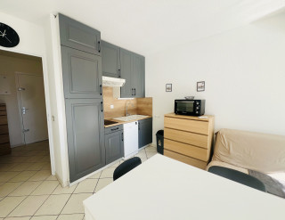 _lv_images__lot_0000000008_04_3687617