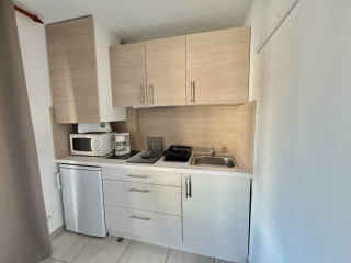 _lv_images__lot_0000004176_02_3049085