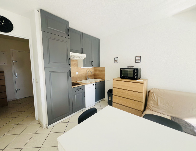 _lv_images__lot_0000000008_04_3461377