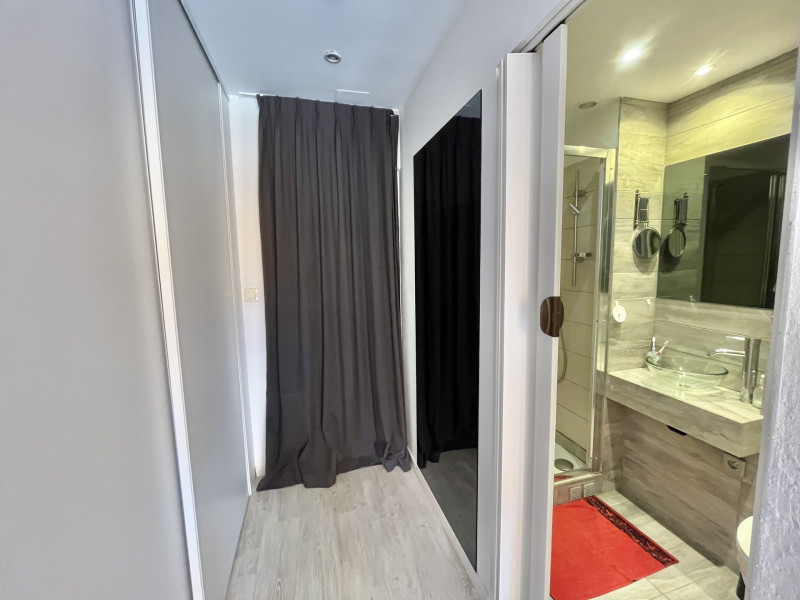 _lv_images__lot_0000004181_07_3320273